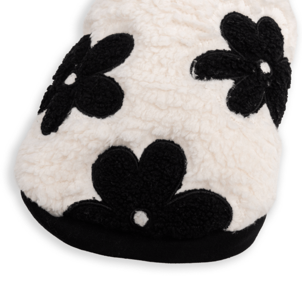 Dog's Life Daisy Fluffy Sherpa Cape
